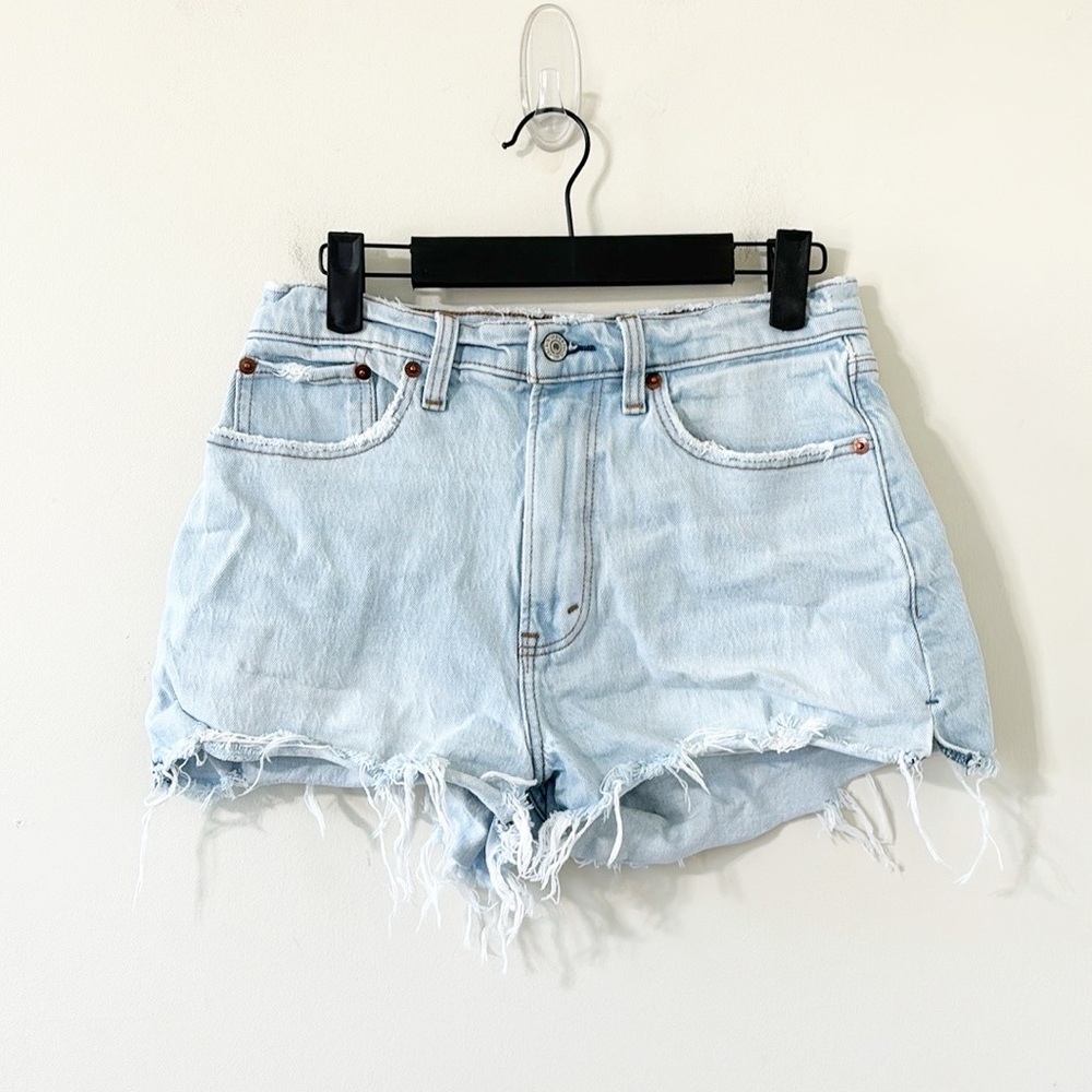 Abercrombie & Fitch The Mom Short High Rise Curve Love Light Wash Denim Shorts - Picture 1 of 8